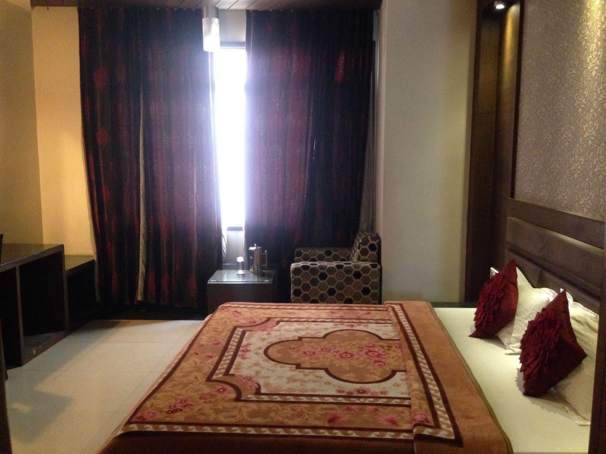 Namaskar Residency Hotel Amritsar Exterior photo
